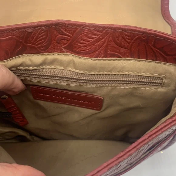 Gun Tote’n Mamas red leather crossbody bag w/ studs. Gun holder missing MCB4525A - Picture 4 of 16